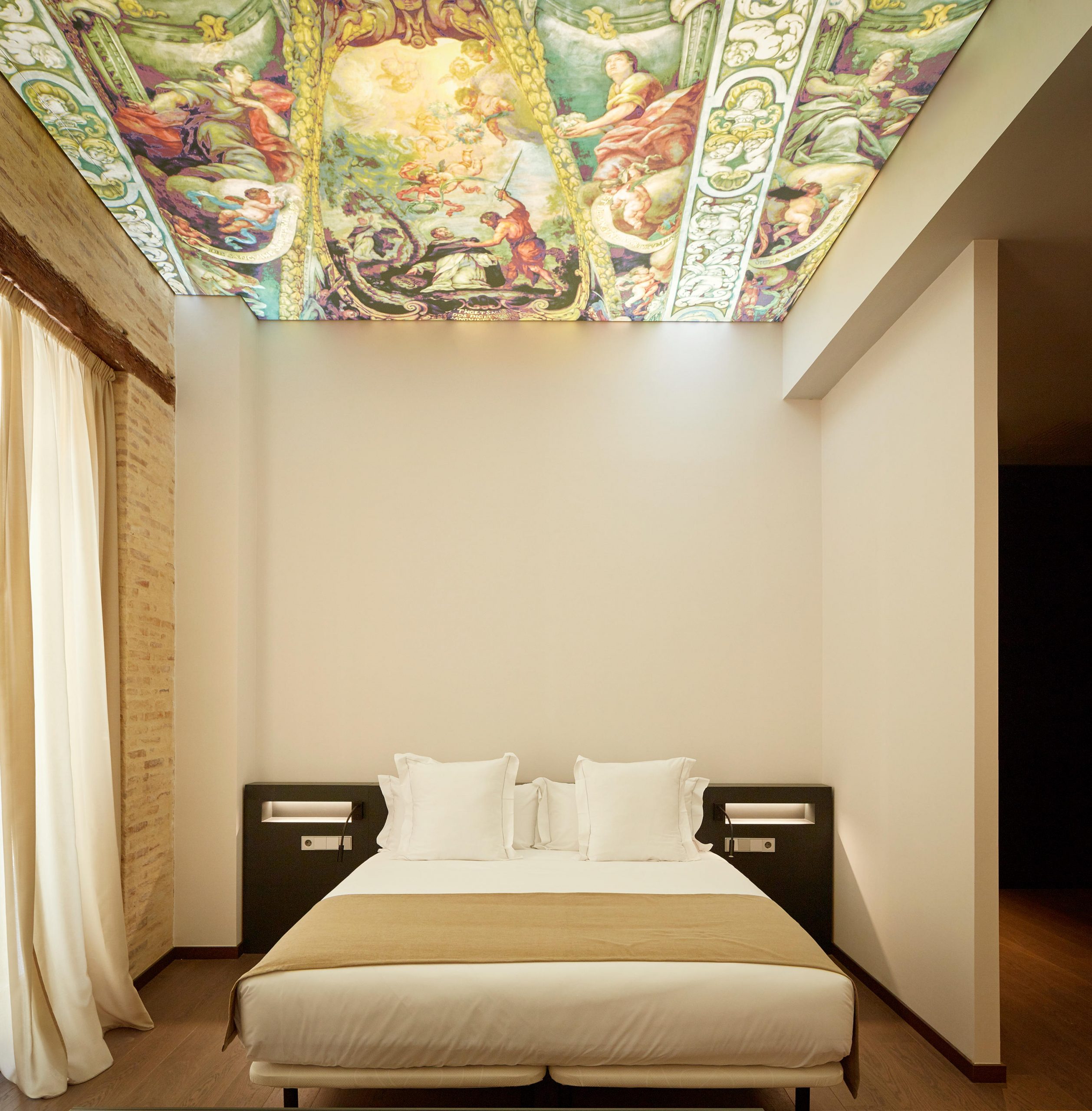 nonna-designprojects-hotel-one-shot-mercat-architonic-d-zarzoso-01-12-arcit18-scaled-1