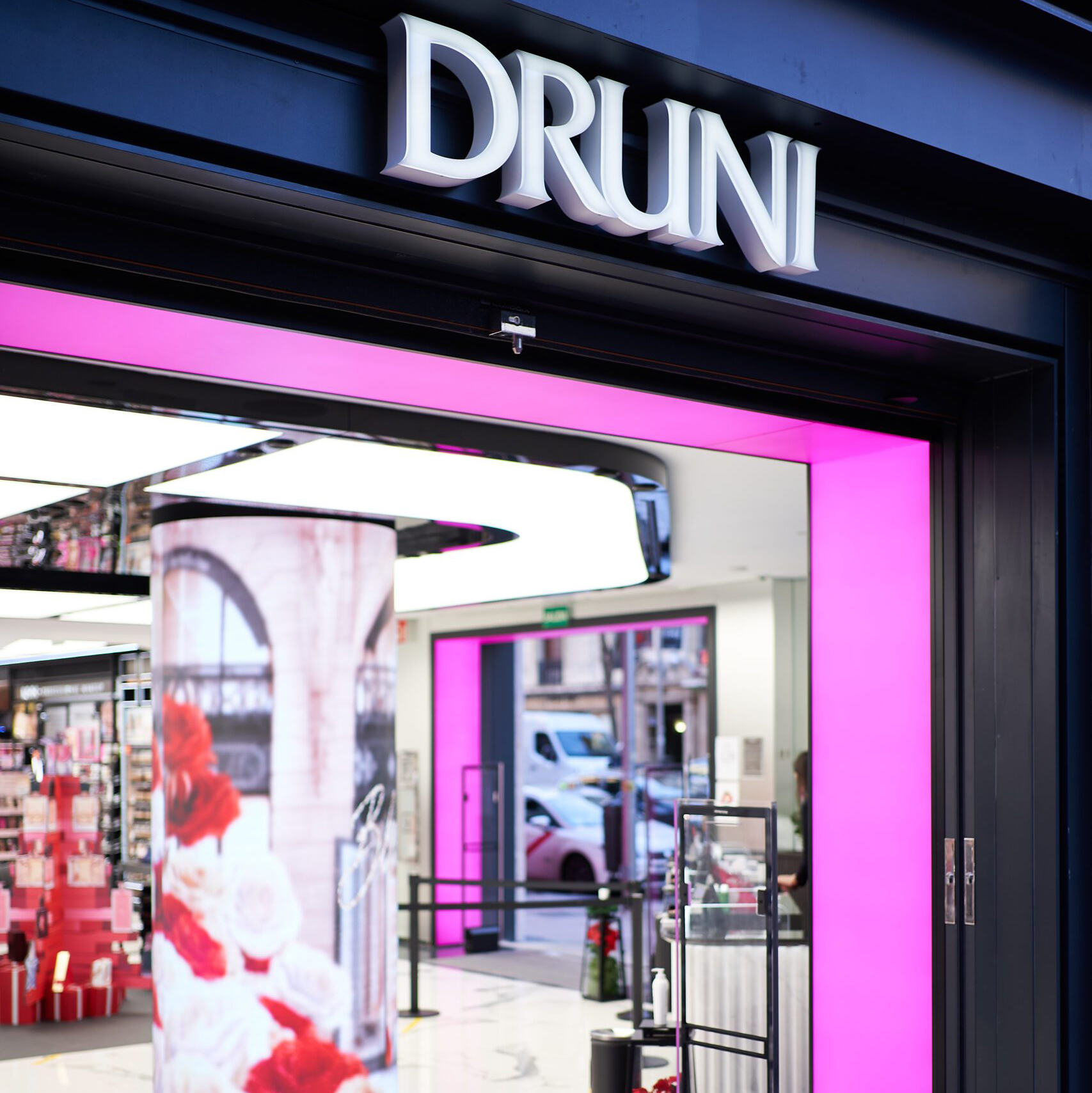 DRUNI-ILUMINACION-Y-TECHO-TENSADO