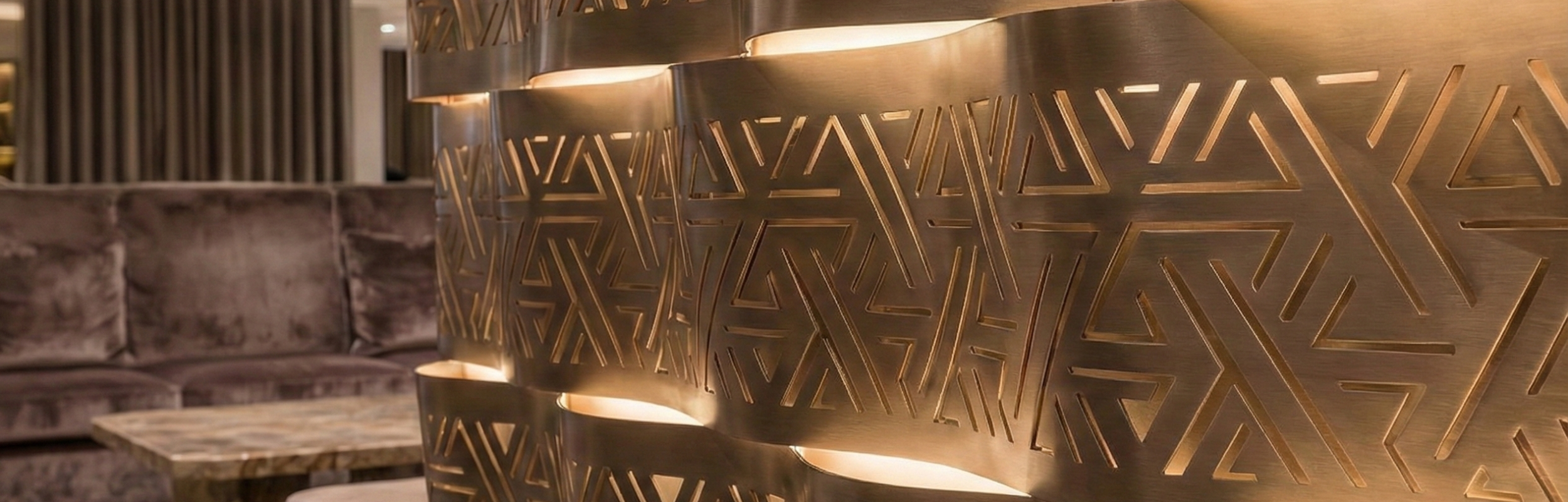 Chapados metálicos decorativos en proyectos contract