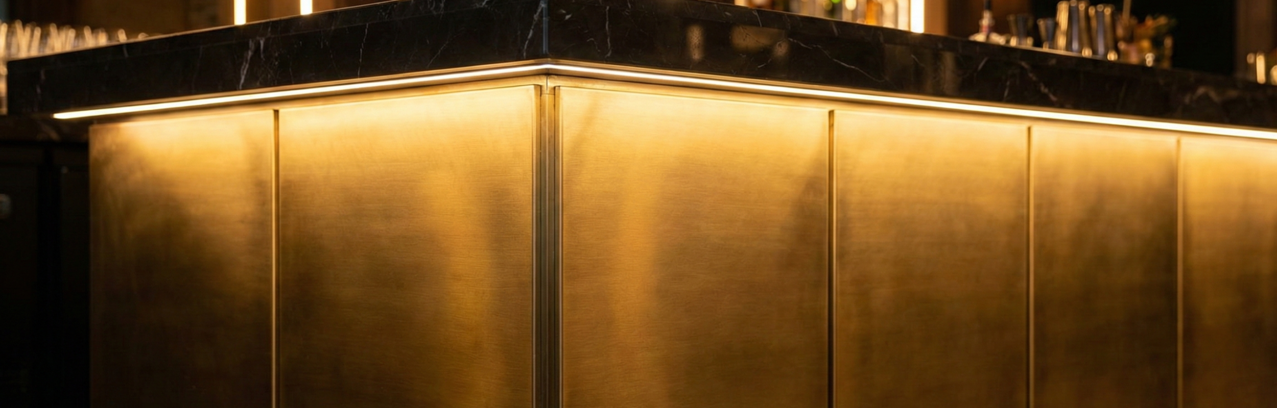 Chapados metálicos decorativos en proyectos contract