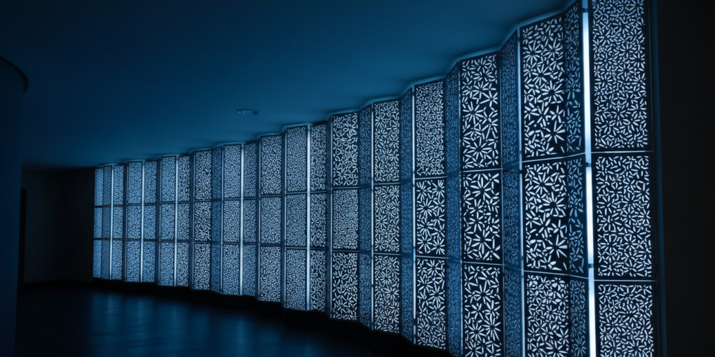 Chapados metálicos decorativos en proyectos contract